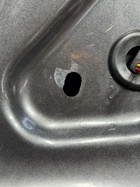 Ford Fiesta Hatch - Nút bịt lỗ thoát nước đèn hậu MK7 MKVII - Image 3