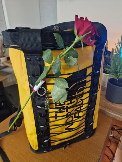 Kẹp Balo Hoa Hồng Valentine (Valentines Rose Backpack Clip) - Image 1