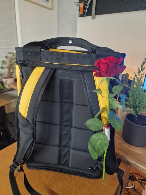 Kẹp Balo Hoa Hồng Valentine (Valentines Rose Backpack Clip) - Image 2