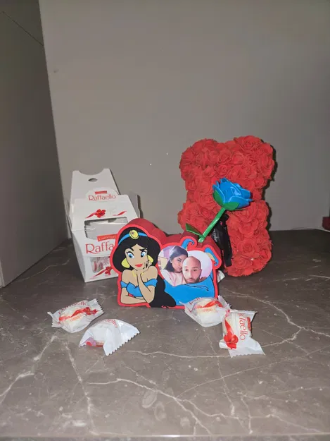 Hộp quà Valentine Jasmine - Khung ảnh trái tim & Ống cắm hoa hồng - Image 1