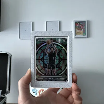 Kệ trưng bày thẻ gắn tường nam châm cho trading card TCG/sports