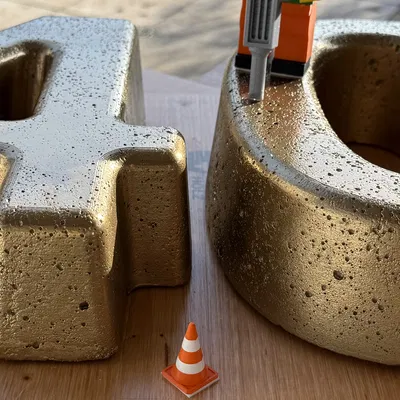 Số 40 bằng bê tông (40TH aus Beton / 40TH made of concrete)