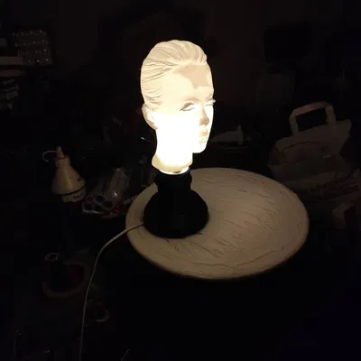 Đèn ngủ girlie cỡ nhỏ (smaller girlie bedside light)