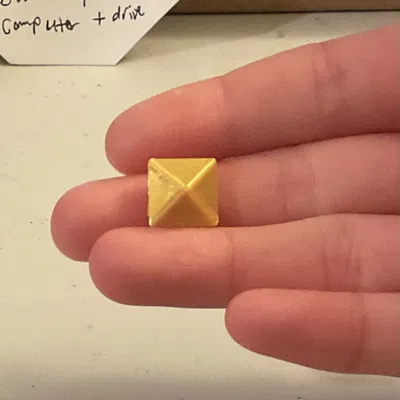 Đinh tán/Spike hình kim tự tháp (Pyramid stud/spike)