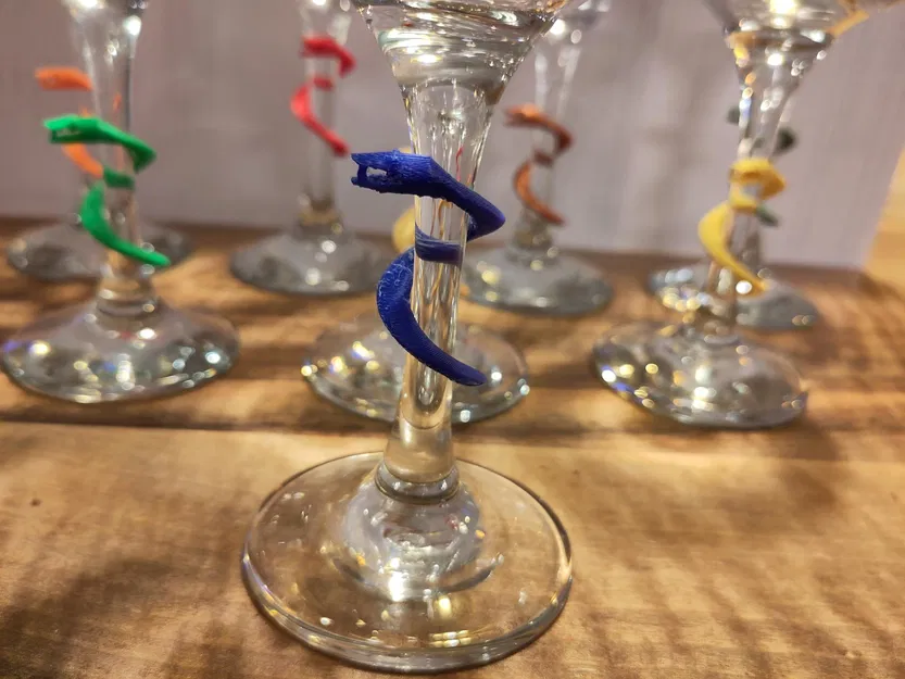 Rắn đánh dấu ly thủy tinh – Đi tiệc không sợ lộn ly nữa! - Image 1