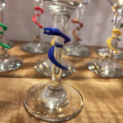 Rắn đánh dấu ly thủy tinh – Đi tiệc không sợ lộn ly nữa!