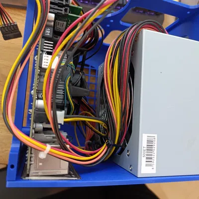 Khối cube thông gió gọn gàng – plate ATX PSU + nhiều chi tiết khác