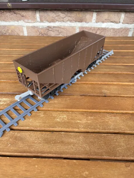 Xe Toa Hopper 2 Ngăn cho O Gauge (2 Bay Hopper Car) - Image 1