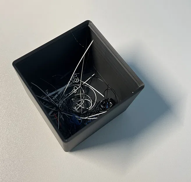 Thùng rác máy in Gridfinity 2x2 - Image 1