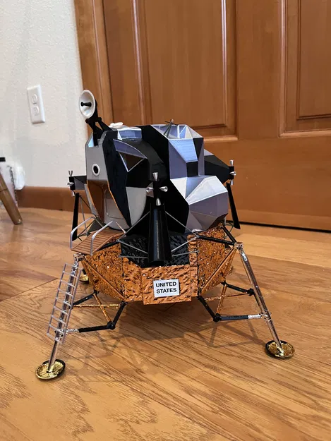 Mô hình Apollo Lunar Module tỉ lệ 1/25 - Image 2