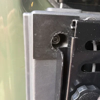 Insert sửa lỗ bắt ốc cho tấm ốp tailgate FJ Cruiser