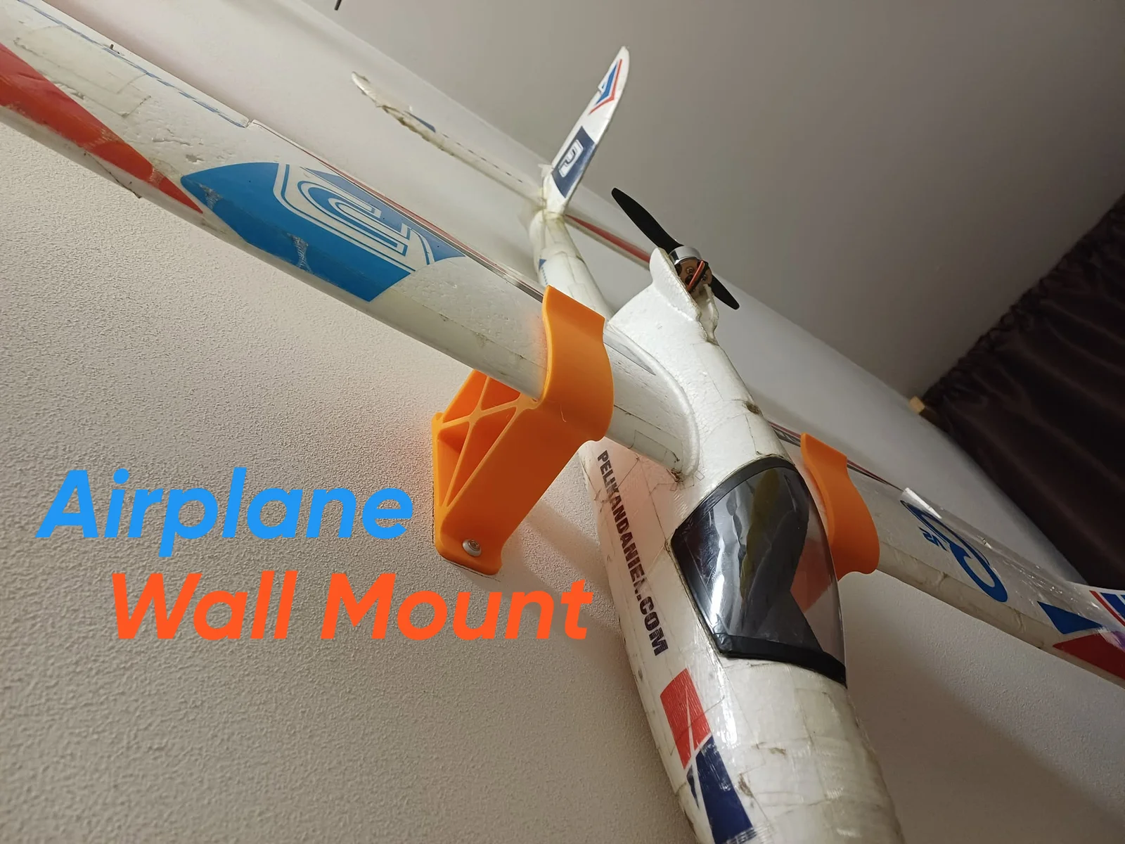 Giá treo tường cho máy bay RC (RC Airplane wall mount) 1