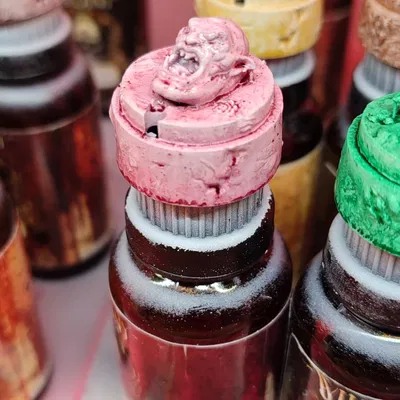 Thẻ swatch nắp chai mực Villainy Ink