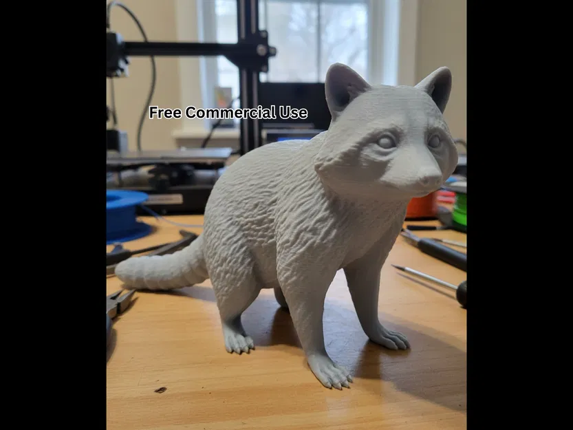 Tượng Gấu Trúc Mỹ (Raccoon Statue) - Image 1