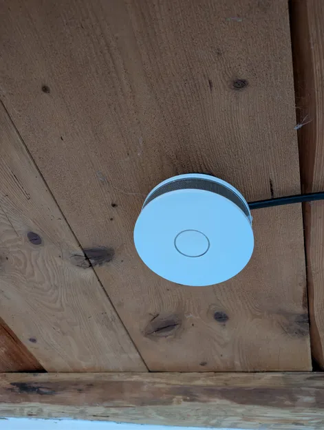 Ngàm gắn nổi trần cho Gira DualQ Rauchmelder (Smoke detector) – lỗ đi dây bên hông - Image 3