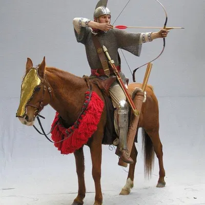 Cung thủ cưỡi ngựa mặc áo giáp xích