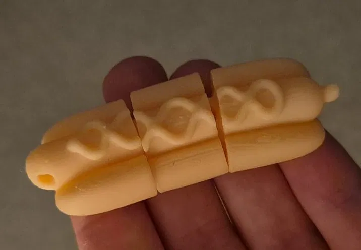 Móc khóa xúc xích hotdog dẻo (Flexible hotdog keychain) - Image 3