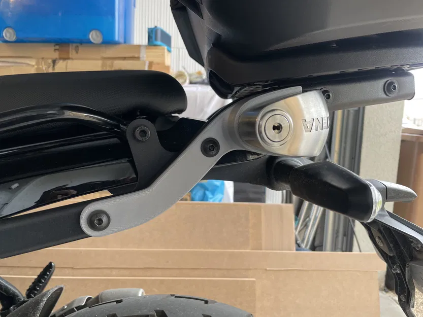 Giá đỡ khóa đĩa Xena XX14 cho Royal Enfield Guerrilla - Image 1