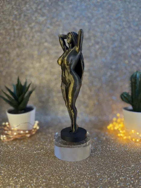 Tượng Lowpoly Woman (Low-Poly) Trang Trí Hiện Đại - Image 1