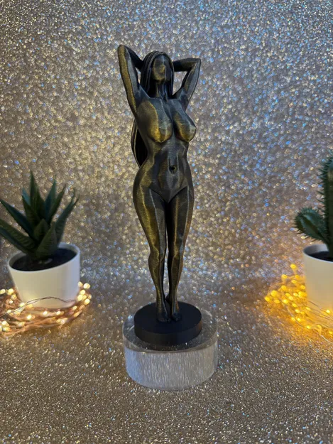 Tượng Lowpoly Woman (Low-Poly) Trang Trí Hiện Đại - Image 4