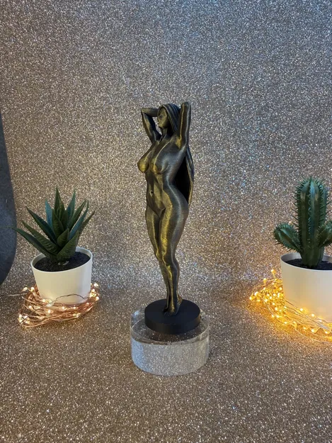 Tượng Lowpoly Woman (Low-Poly) Trang Trí Hiện Đại - Image 6