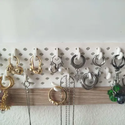 Bảng kiểu SKADIS tùy biến có móc và khe gắn nam châm cho whiteboard