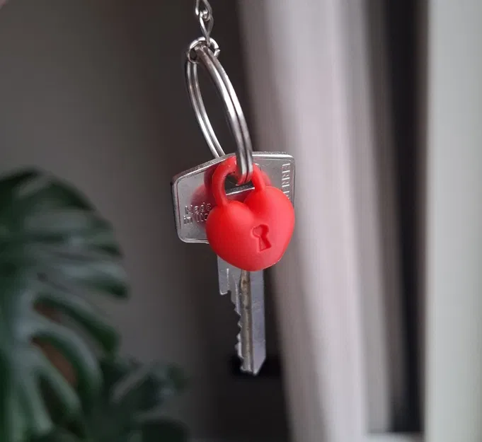 Móc Khóa Ổ Khóa Trái Tim (Keychain Heart Lock) - Image 1