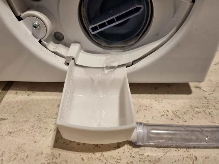 Cốc xả bơm máy giặt Bosch kèm đầu nối ống - Image 1
