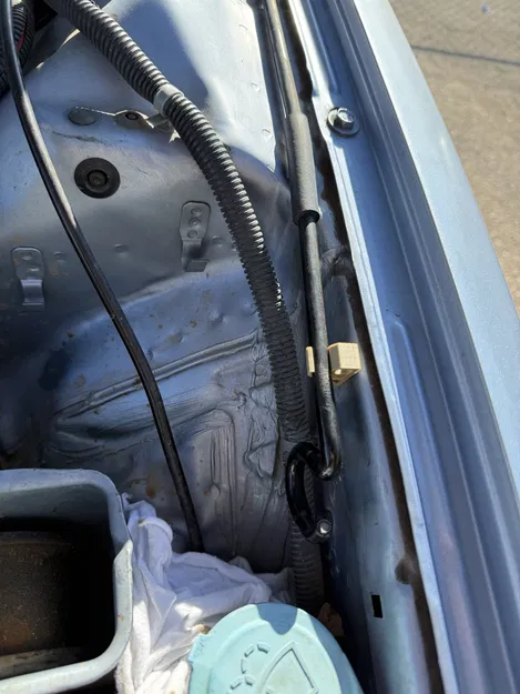 Kẹp giữ thanh chống capo Honda EF 1990 (Hood Prop Rod Clip) - Image 2