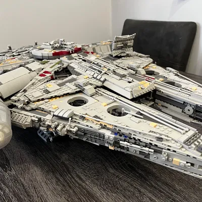 Bộ Gạch Millennium Falcon