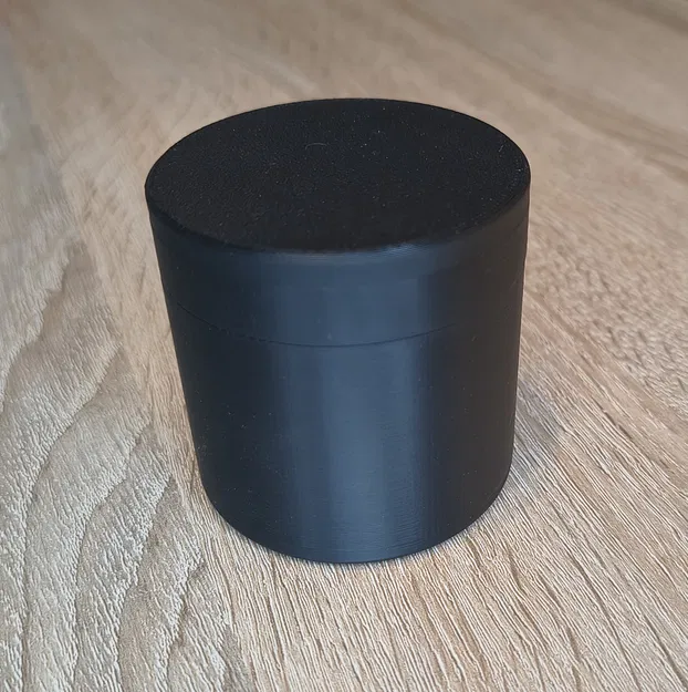 Hộp tròn có nắp khóa (đơn giản nhưng rất chắc chắn) - Image 1