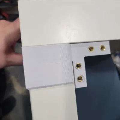 Một bộ bàn Ikea Lack nữa (Yet another Ikea Lack Table)