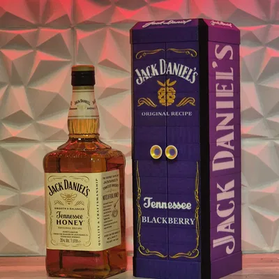 Hộp trưng bày cửa gập Jack Daniels Blackberry