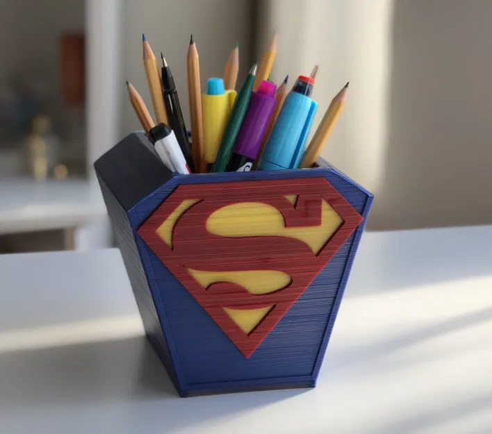 Ống Đựng Bút Superman – Gọn Ngầu, Biểu Tượng Huyền Thoại - Image 1