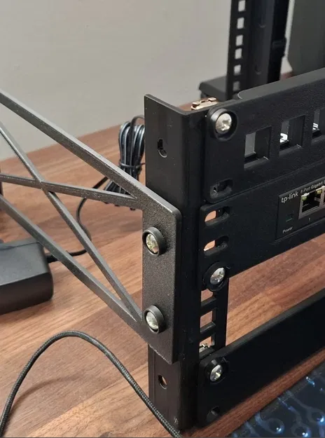 Thanh rail rack 4U cho cage nuts - Image 1