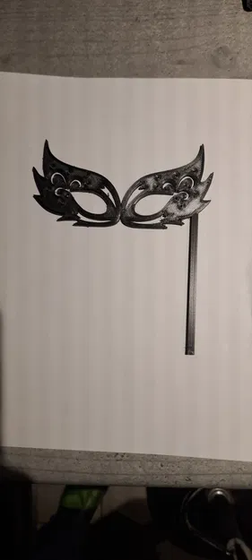 Trang trí bánh hình mặt nạ (Mask cake decoration) - Image 1