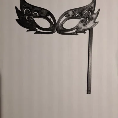 Trang trí bánh hình mặt nạ (Mask cake decoration)
