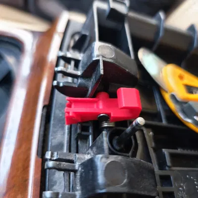 Chốt gài bệ tỳ tay VW TOUAREG 7L (armrest latch)