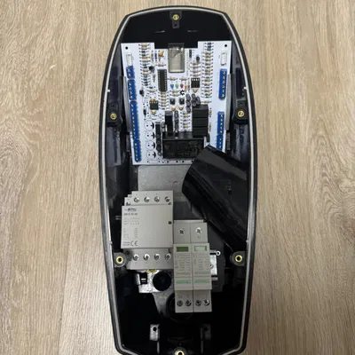 Vỏ Tesla Wall Connector GEN2 tận dụng cho ESP32-S2 EVSE (open source)