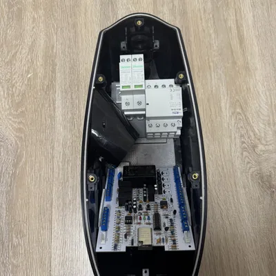 Vỏ Tesla Wall Connector GEN2 tận dụng cho ESP32-S2 EVSE (open source)