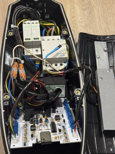 Vỏ Tesla Wall Connector GEN2 tận dụng cho ESP32-S2 EVSE (open source) - Image 11