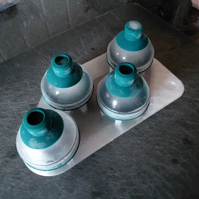 Khay đỡ khuôn làm đá viên tròn (Spherical Ice Ball) để trong ngăn đá