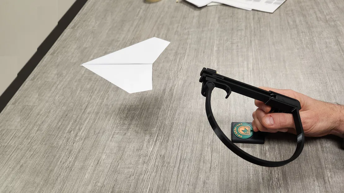 Hoạt động STEM: Đế súng bắn máy bay giấy cho học sinh - Image 1