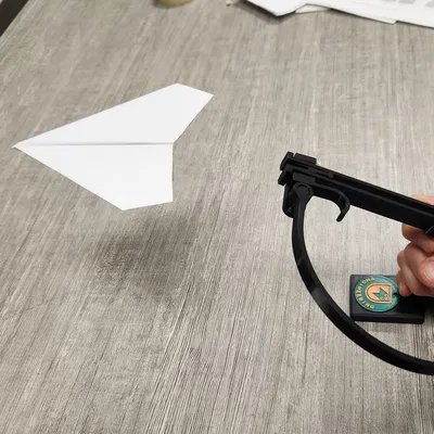 Hoạt động STEM: Đế súng bắn máy bay giấy cho học sinh