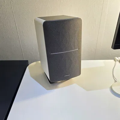 Chân kê loa dạng nghiêng (Angled Speaker Stand)