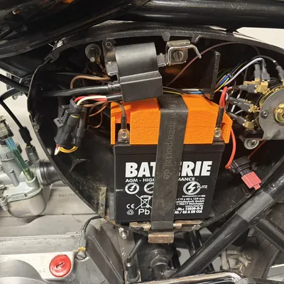 Nắp che bình ắc quy (battery cover) Simson S51/S50