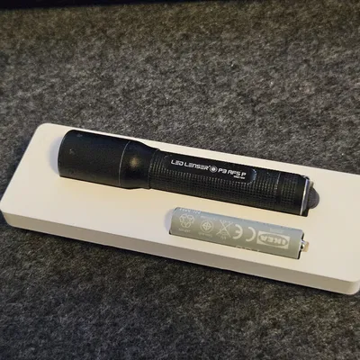 Khay Gridfinity cho Led Lenser P3 AFS + pin AAA dự phòng