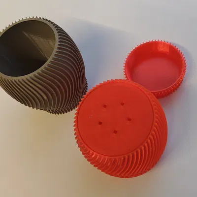 Chậu hoa xoắn ốc kèm dĩa hứng nước ẩn (hidden/invisible saucer)