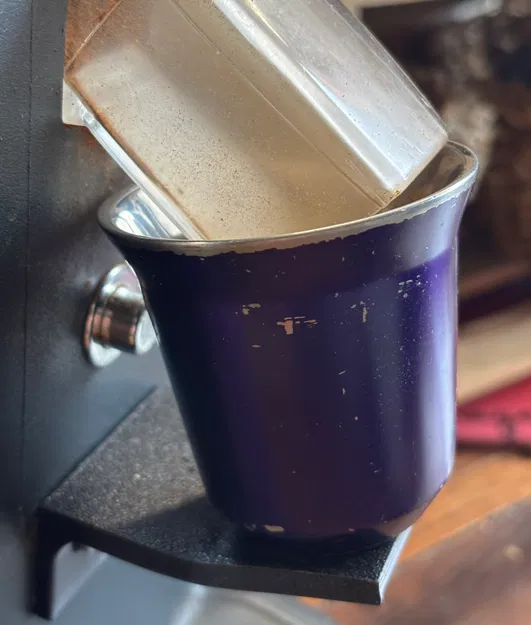 Giá đỡ cốc dosing TPU uốn cong cho máy xay Ascaso - Image 1