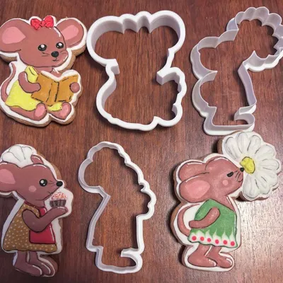 Khuôn cắt bánh quy chủ đề chuột (chuột đọc sách, cầm hoa, làm đầu bếp)